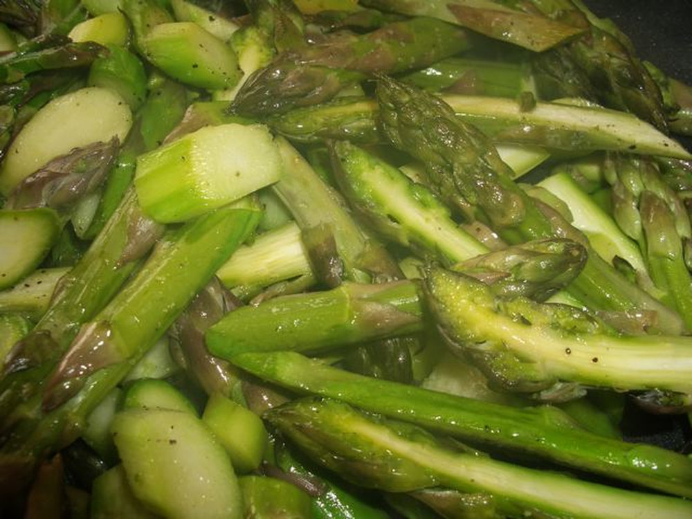 Asperges vertes sautées à l'huile d'olive