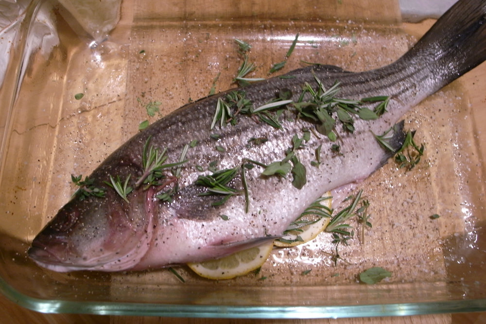 Filetes de lubina asados con hierbas