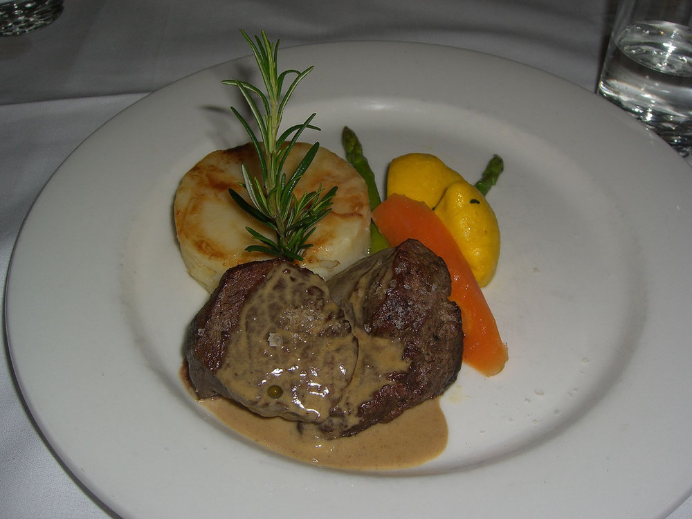 Tournedos de bœuf sauce au poivre vert