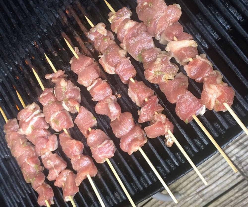 Brochette de porc mariné