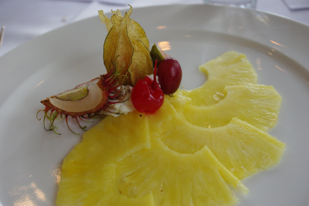 Carpaccio d'ananas nappé de caramel