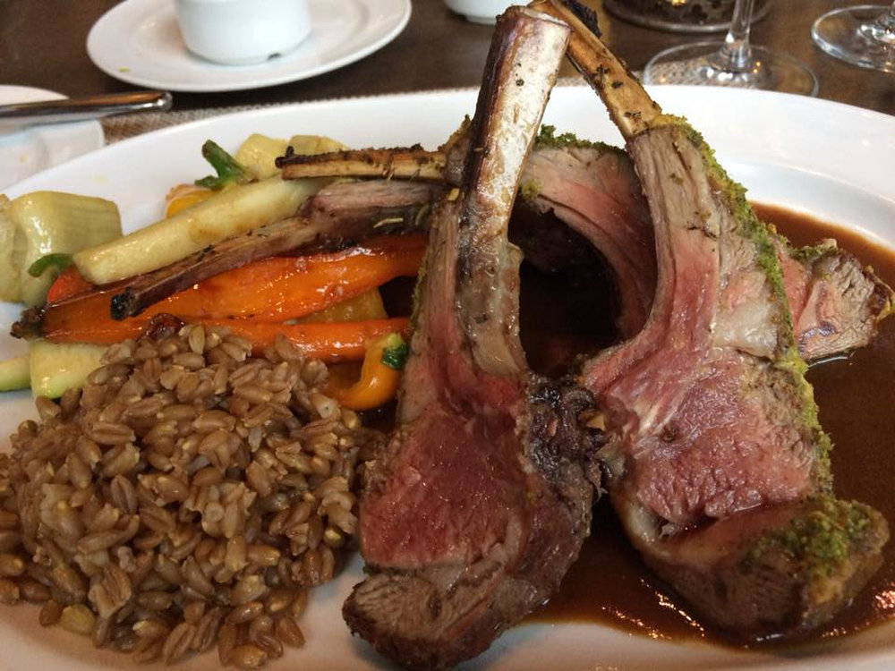 Carré d'agneau en croûte d'herbes