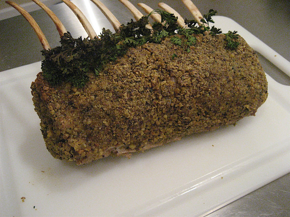 Carré d'agneau rôti en croûte de pistache