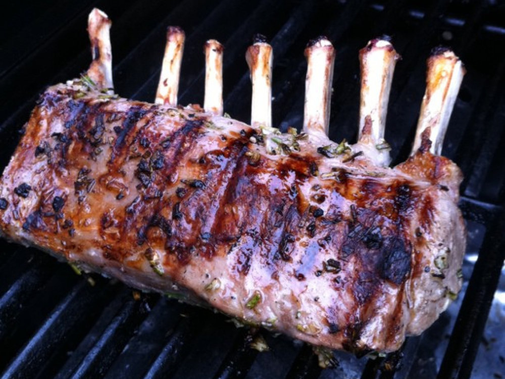 Carré d'agneau grillé