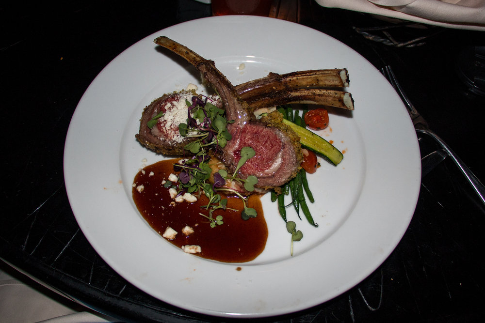 Carré d'agneau rôti aux herbes de Provence