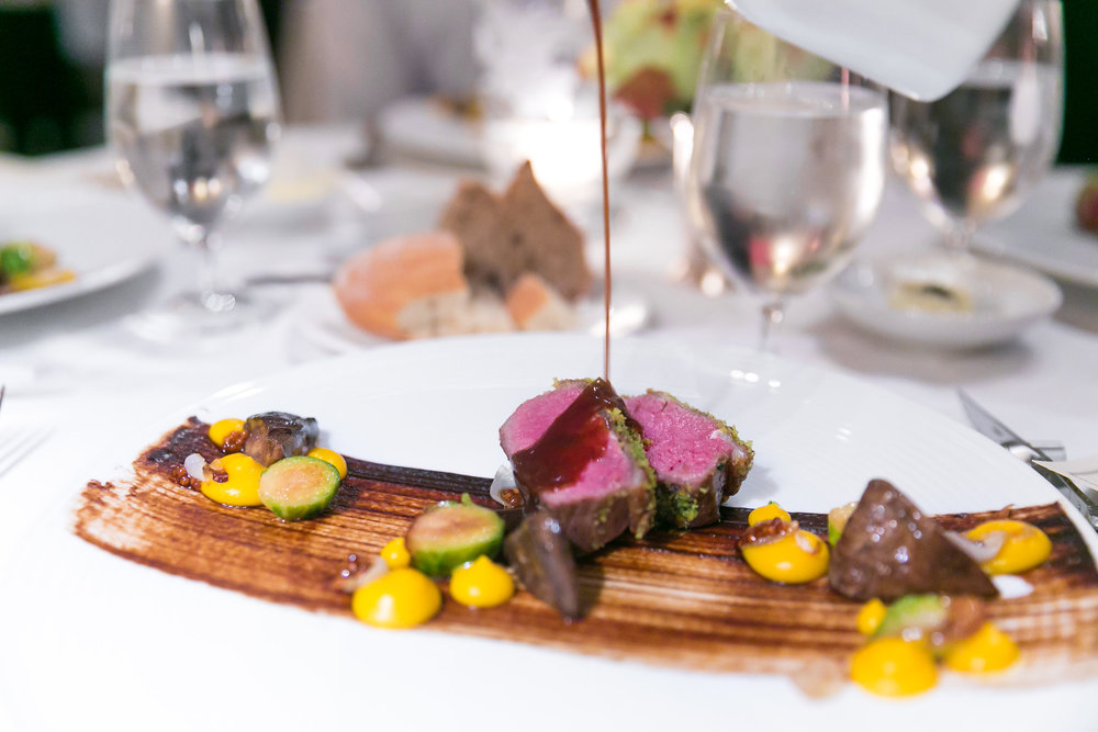 Carré d'agneau rôti aux herbes