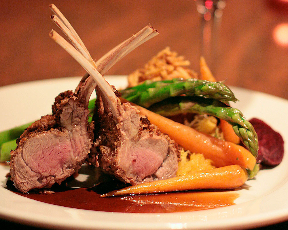 Carré d'agneau sauce poivrade