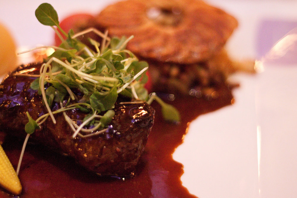 Chevreuil rôti sauce poivrade