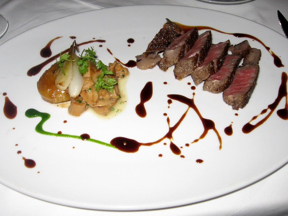 Côte de bœuf rôtie aux champignons