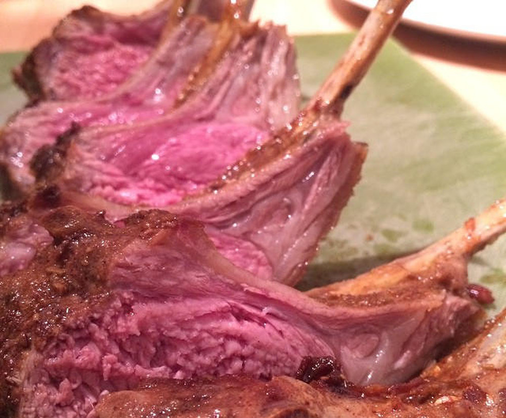 Côtelettes d'agneau rôties aux herbes
