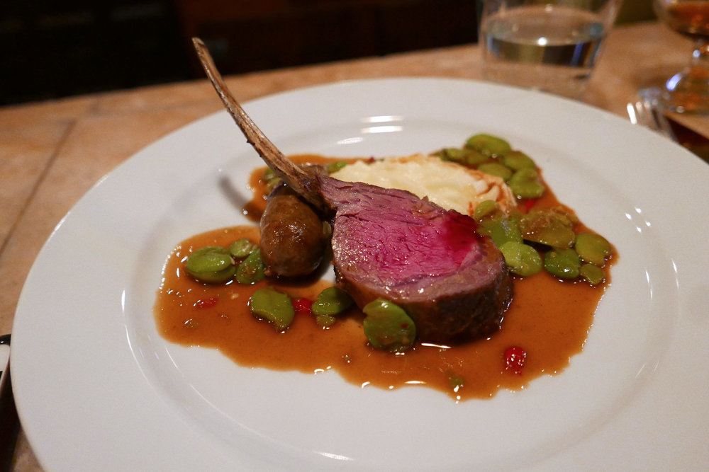 Côtelettes d'agneau aux fèves et à la sarriette