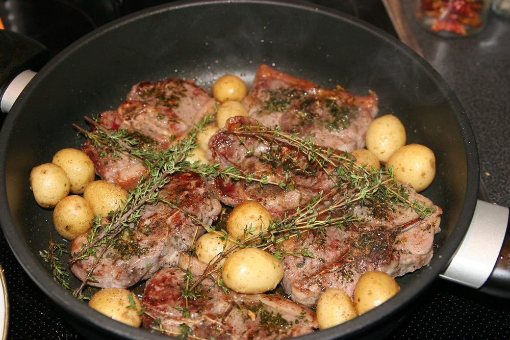 Chuletillas de cordero con patatas