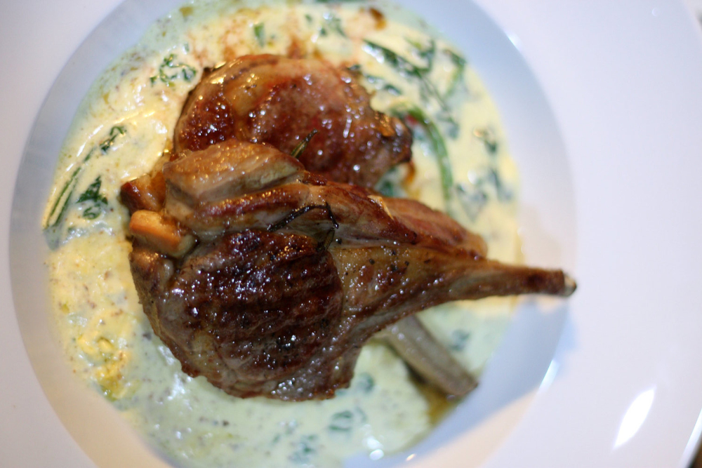 Côtelettes d'agneau au romarin
