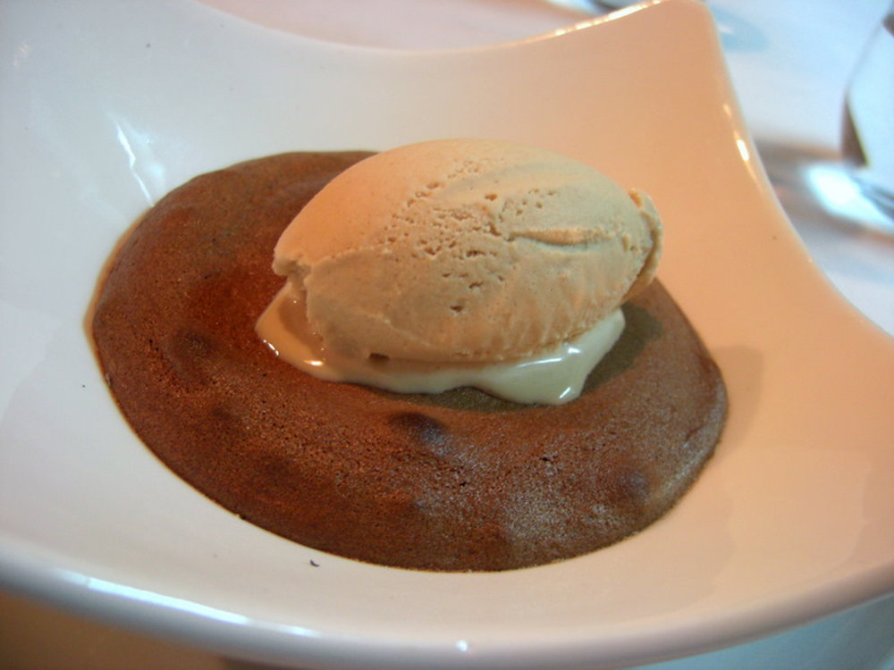 Mi-cuit au chocolat chaud et son coulis de banane
