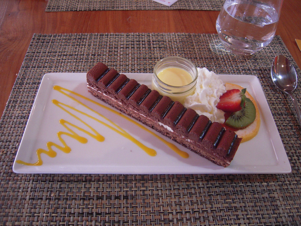White and dark chocolate crispy