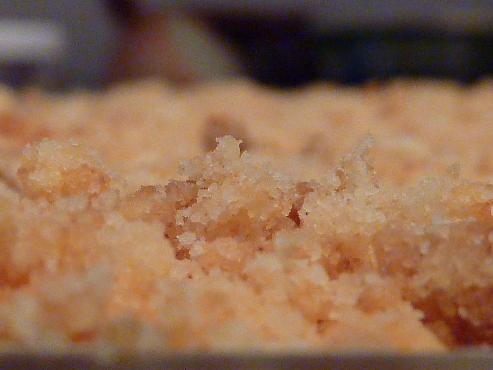 Banana, raisin and rum crumble
