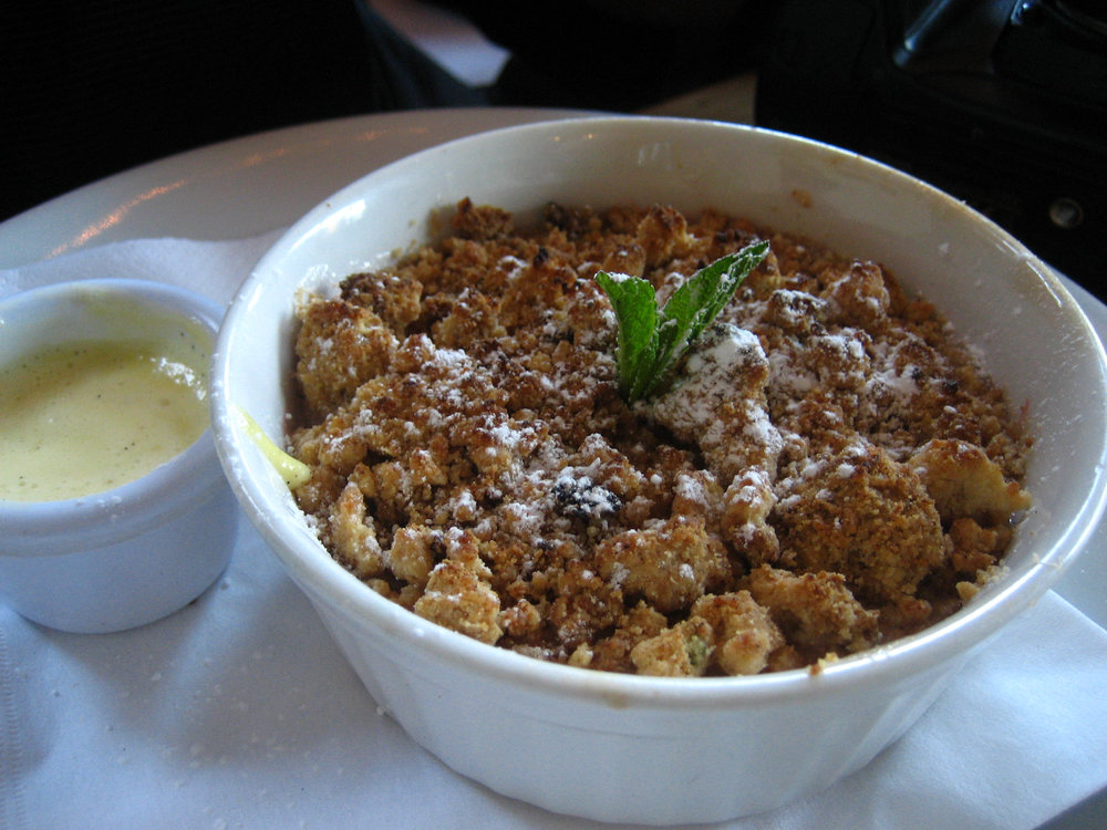 Apple and rhubarb crumble