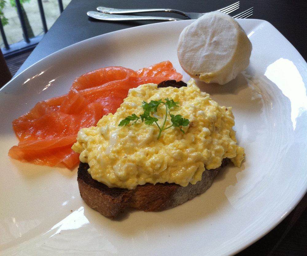 Œufs brouillés au saumon
