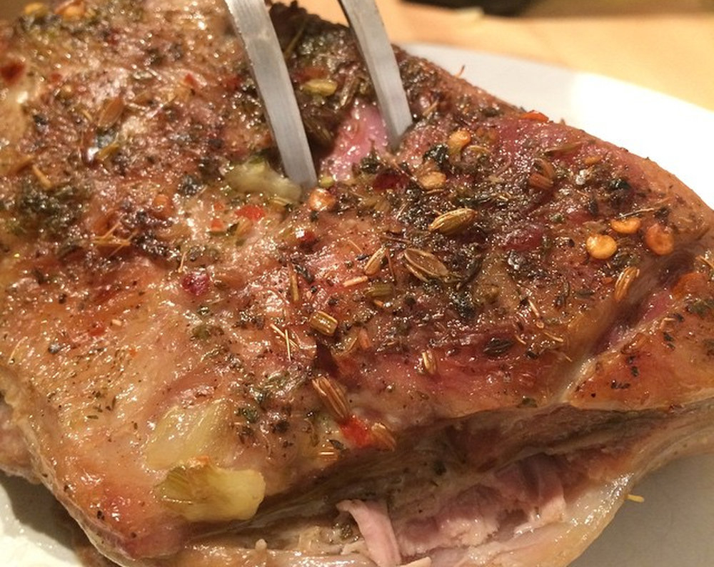 Épaule d'agneau rôtie aux fines herbes
