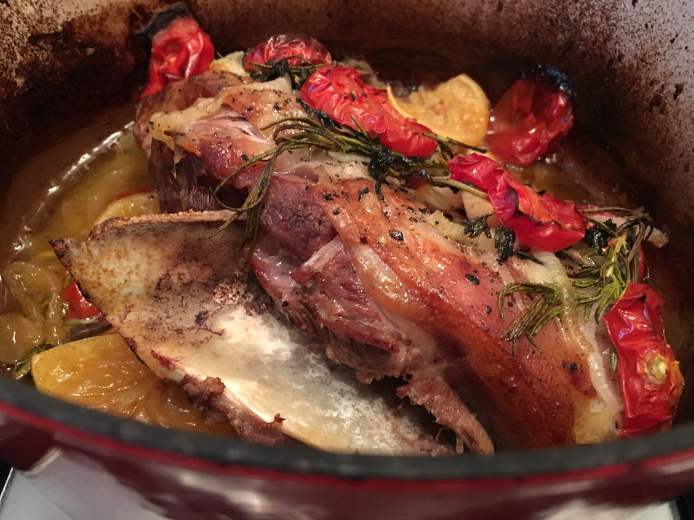 Épaule d'agneau rôtie à la tomate