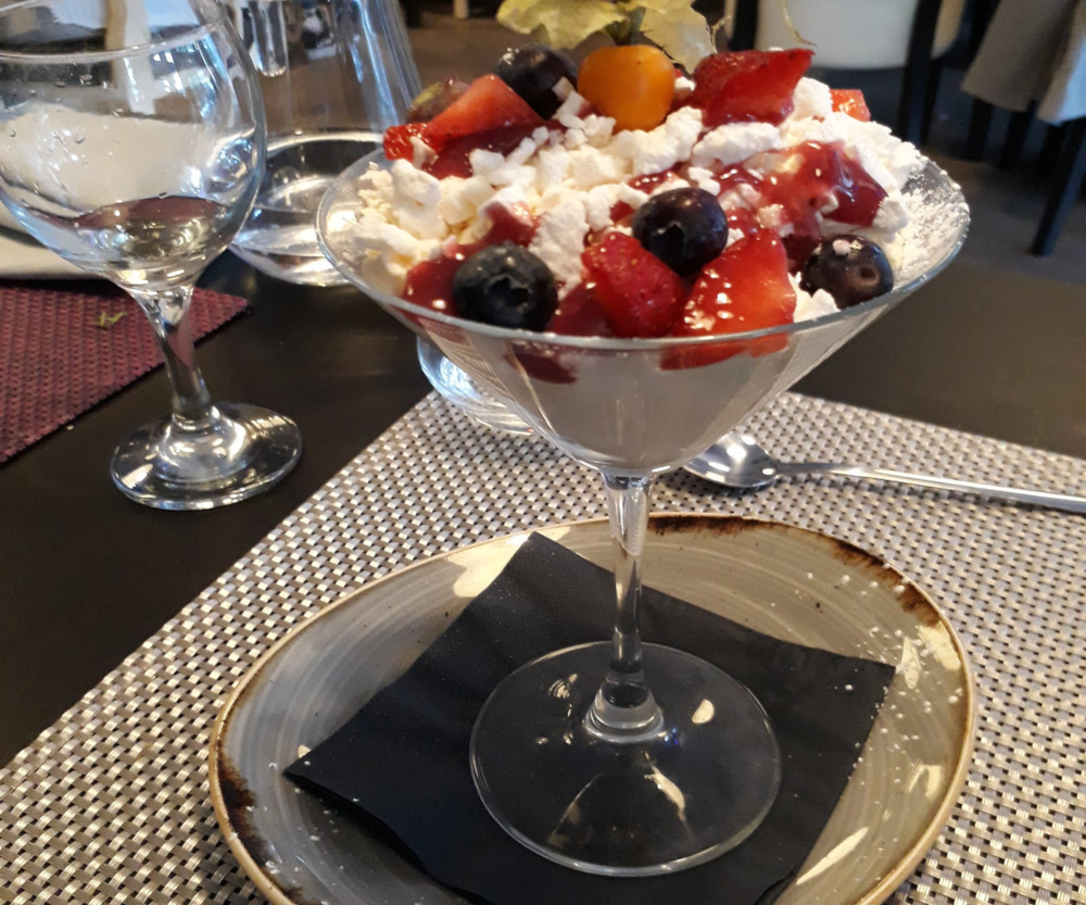 Eton mess aux fruits noirs et rouges