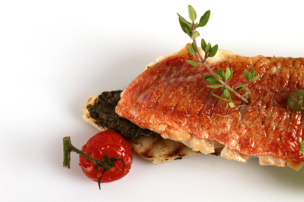 Filetes de salmonete con aceite de oliva