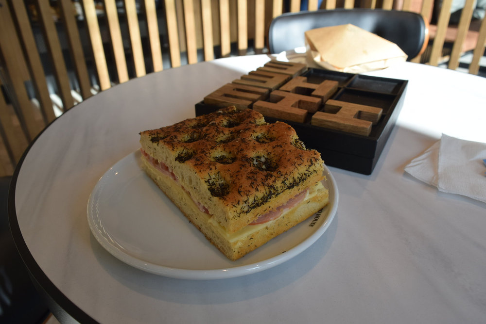 Focaccia et jambon cru