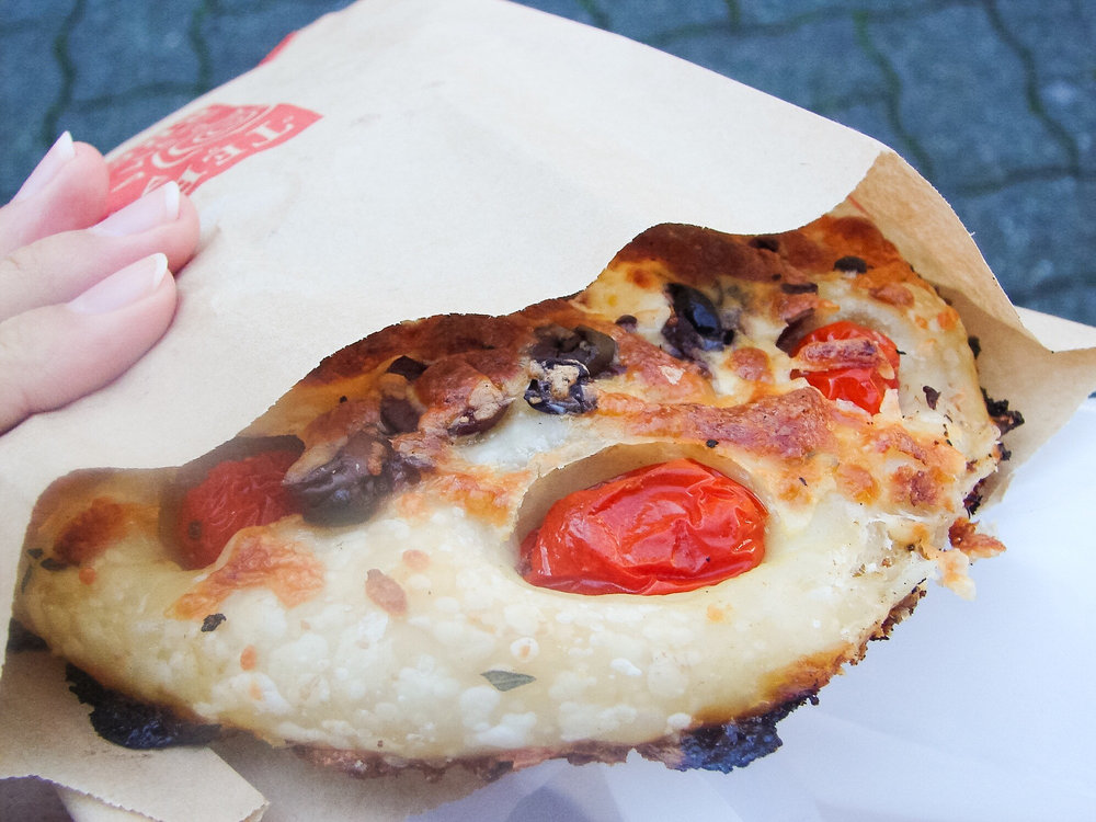 Focaccia à l’olive et aux tomate séchées