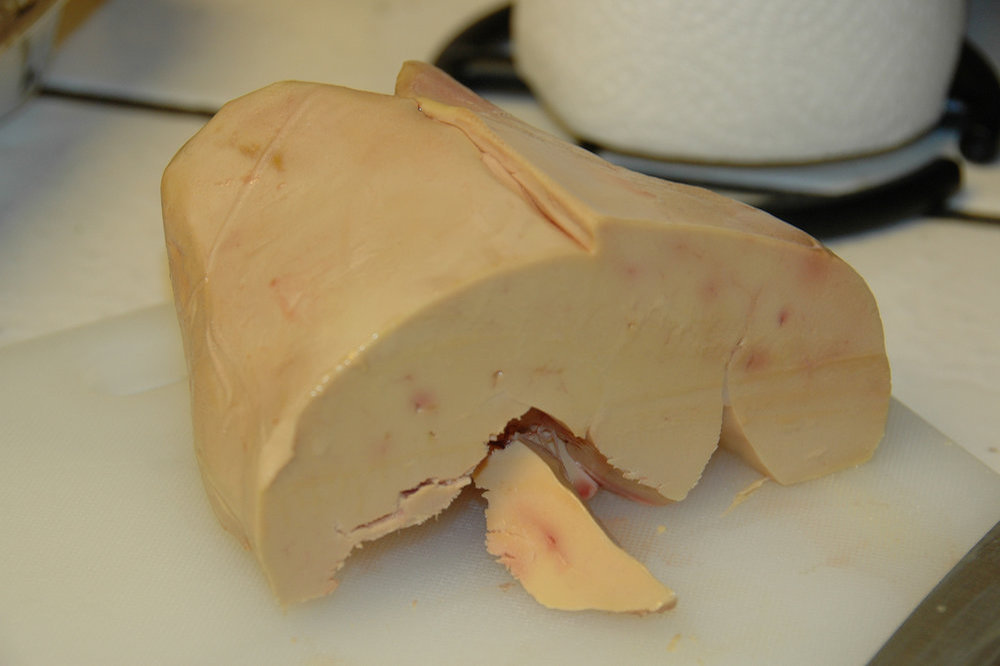 Escalope de foie gras de pato a la sartén con dátiles
