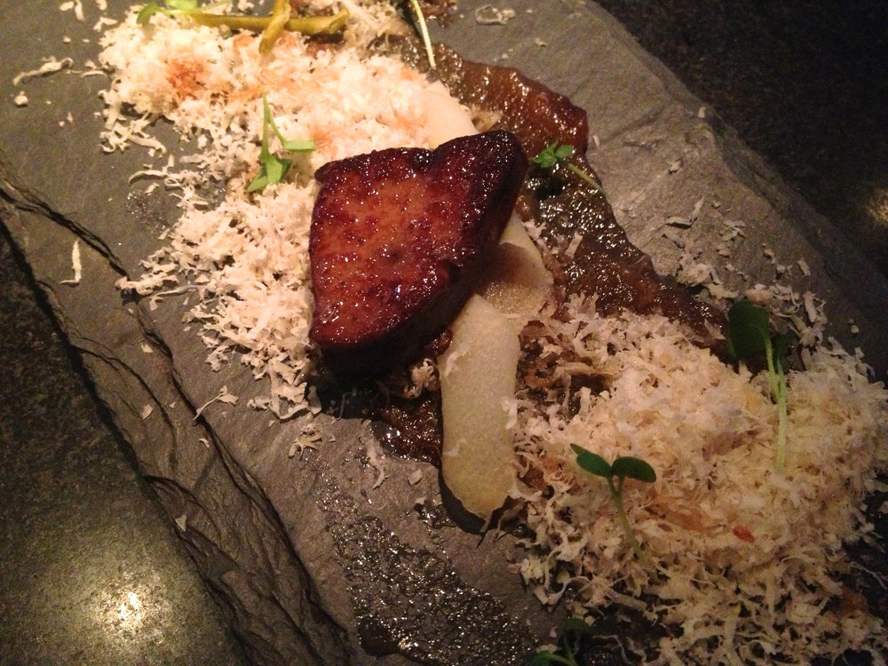 Escalope de foie gras de pato a la sartén con aceto balsámico