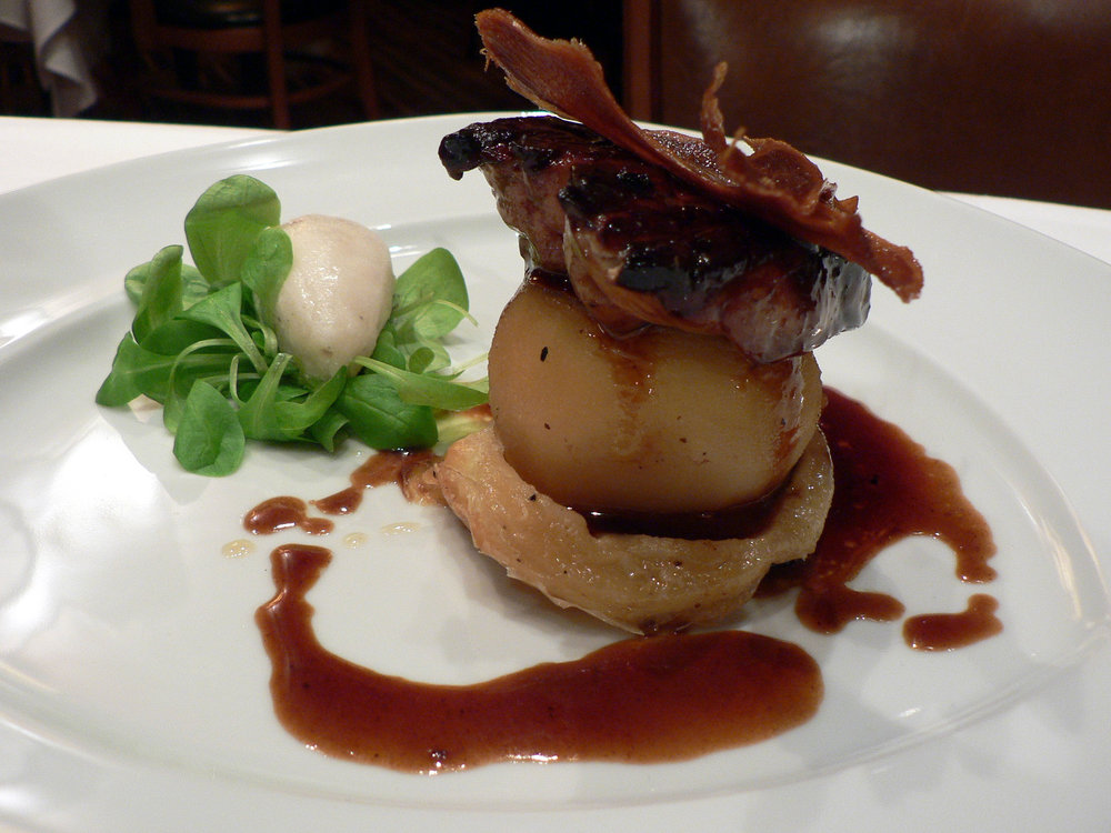 Duck foie gras and caramelized apples with honey