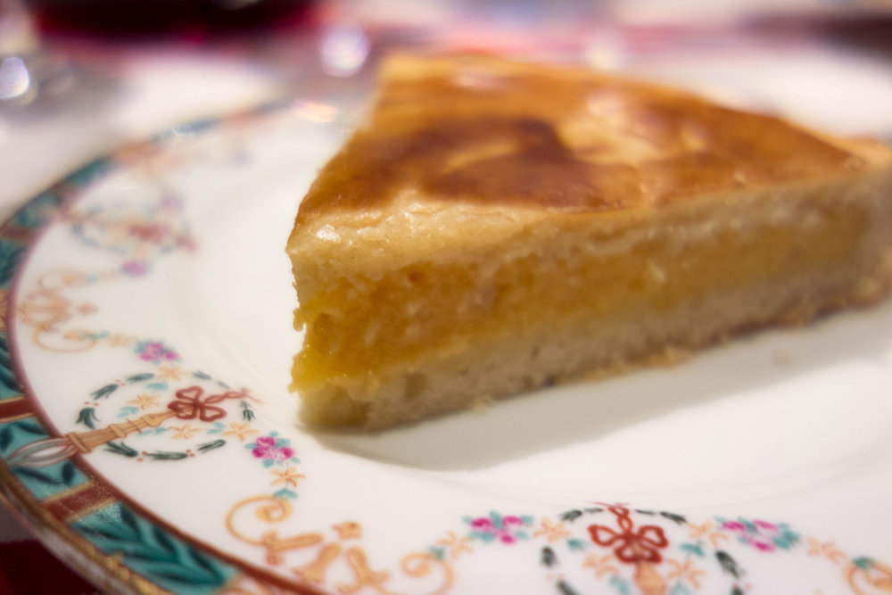 Basque cake with rhum-flavoured pastry cream
