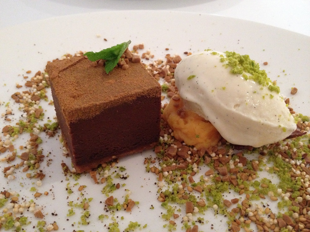 Gâteau au chocolat et glace à la vanille