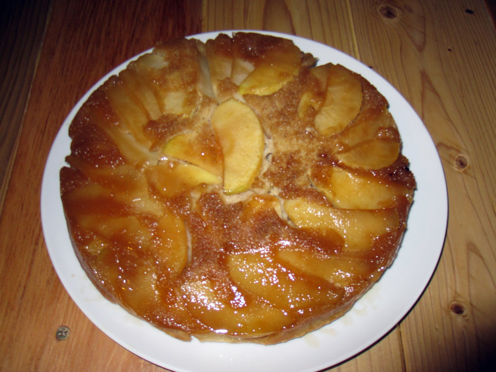 Apple upside-down cake