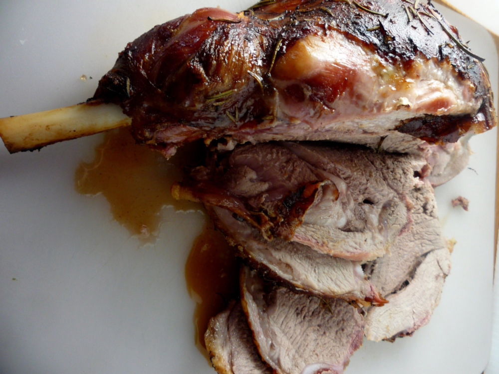 Gigot d'agneau rôti au romarin