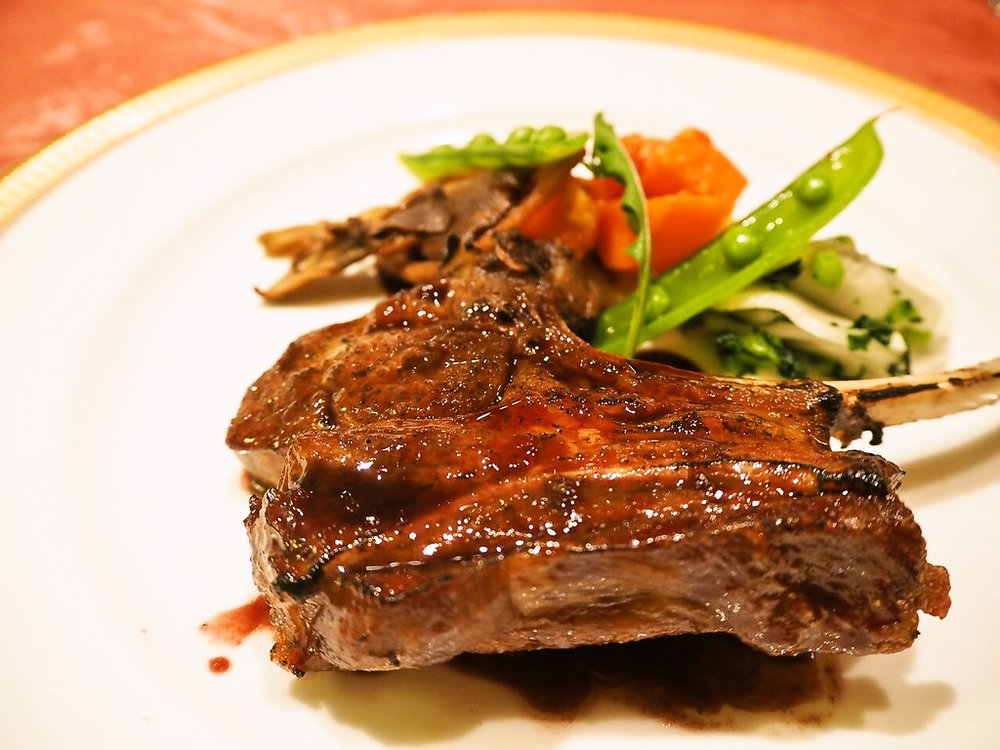 Gigot d'agneau rôti et printanière de légumes