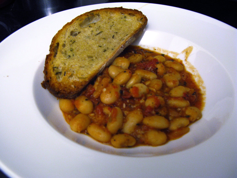 Alubias blancas con tomate