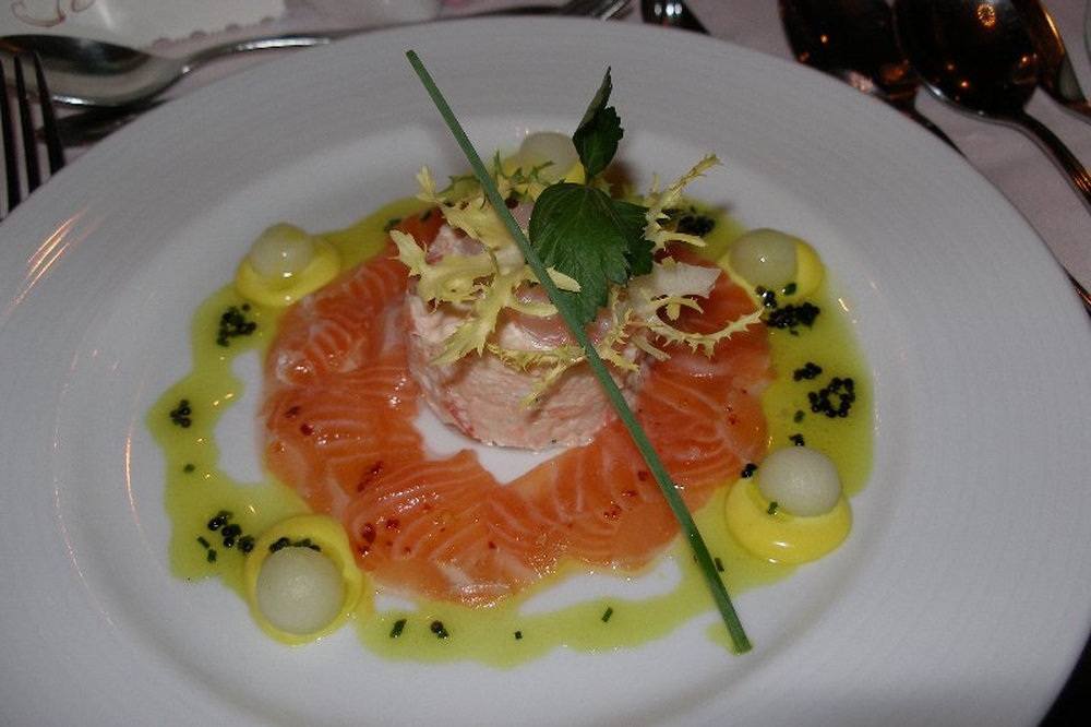 Ensalada de bogavante y salmón ahumado