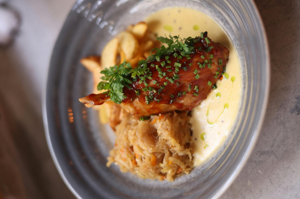 Jambonneau à la sauce moutarde