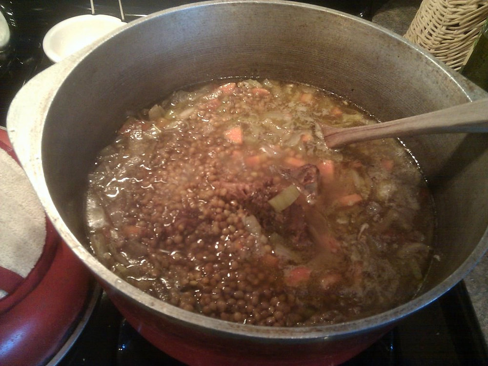 Jarrete de cerdo con lentejas