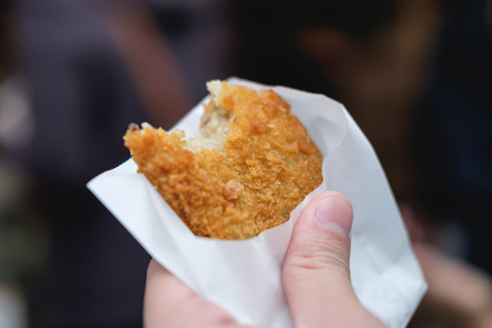 Croquetas de patata con confit de pato