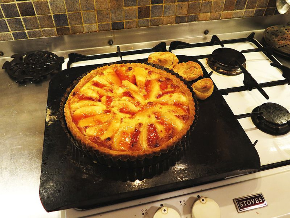 Bizcocho de pera confitada con almendras