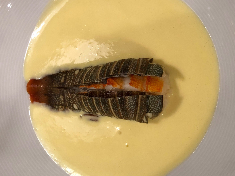Bogavante a la nage con salsa beurre blanc