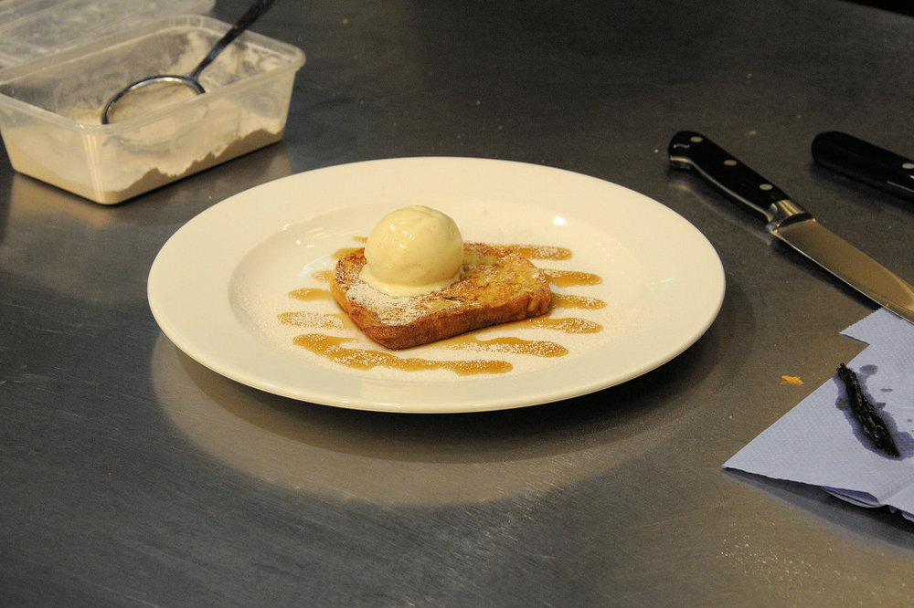 Pain perdu et sa glace à la vanille