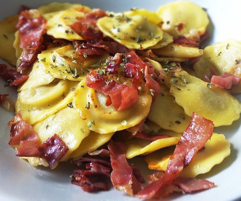 Pasta con jamón crudo y tomates secos
