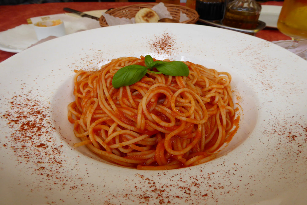 Ensala de pasta con salsa napolitana