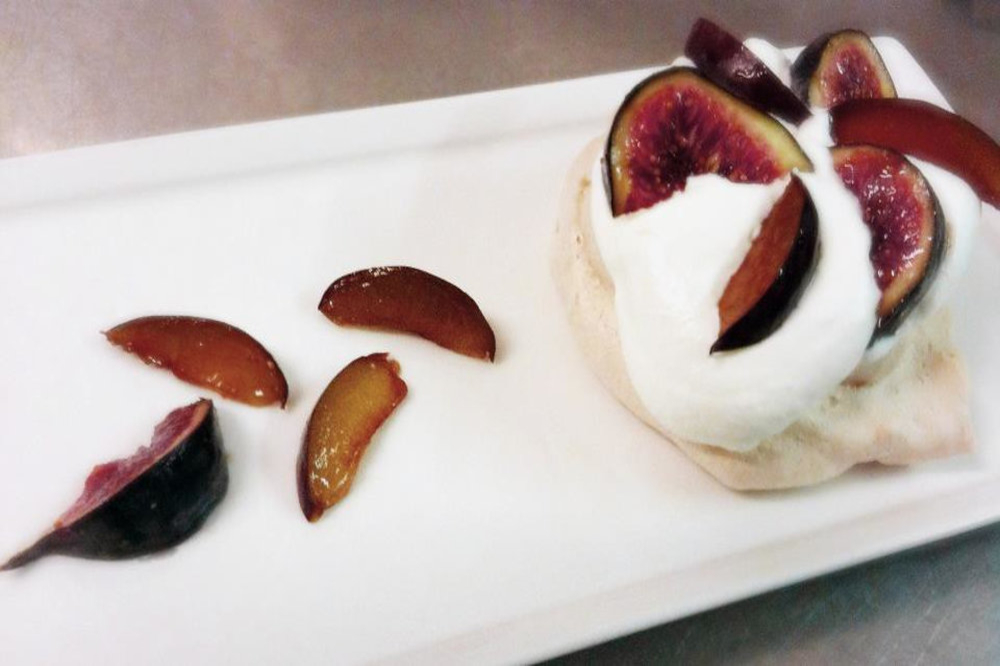 Fig pavlova