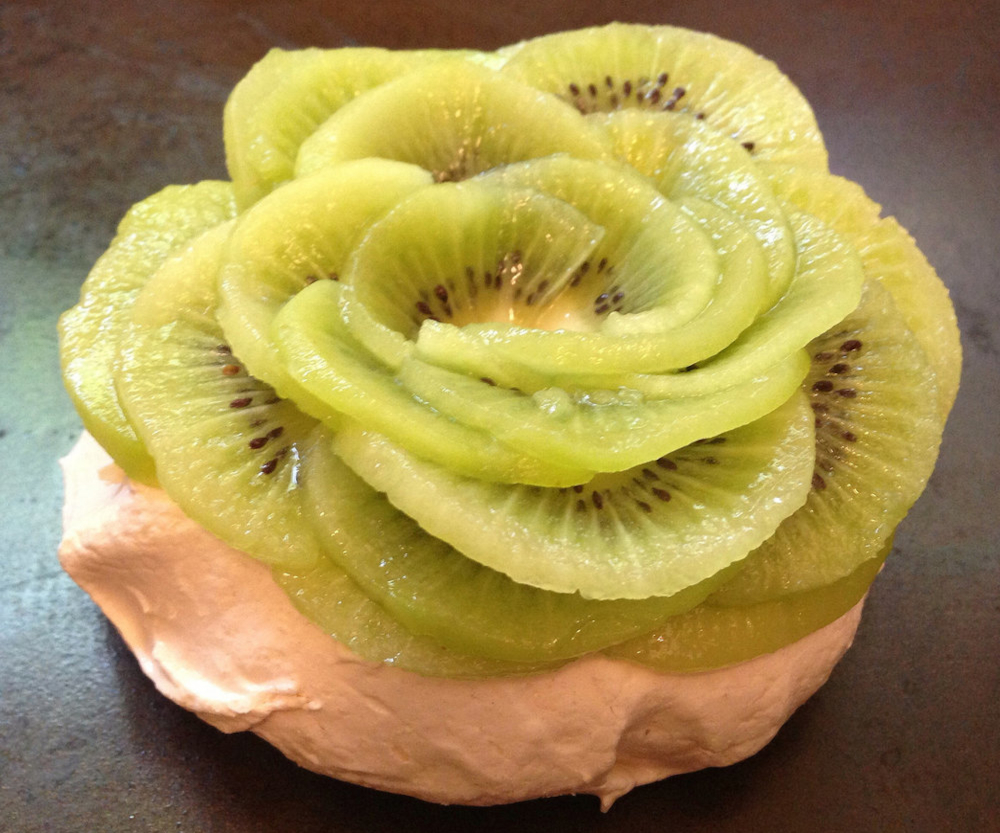 Pavlova aux fruits exotiques