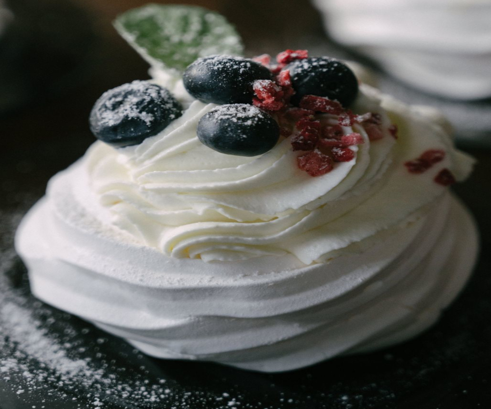 Black fruit pavlova