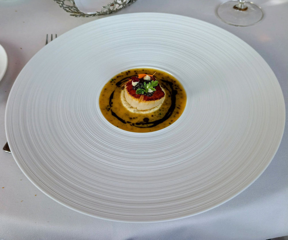 Bay scallops with beurre blanc sauce